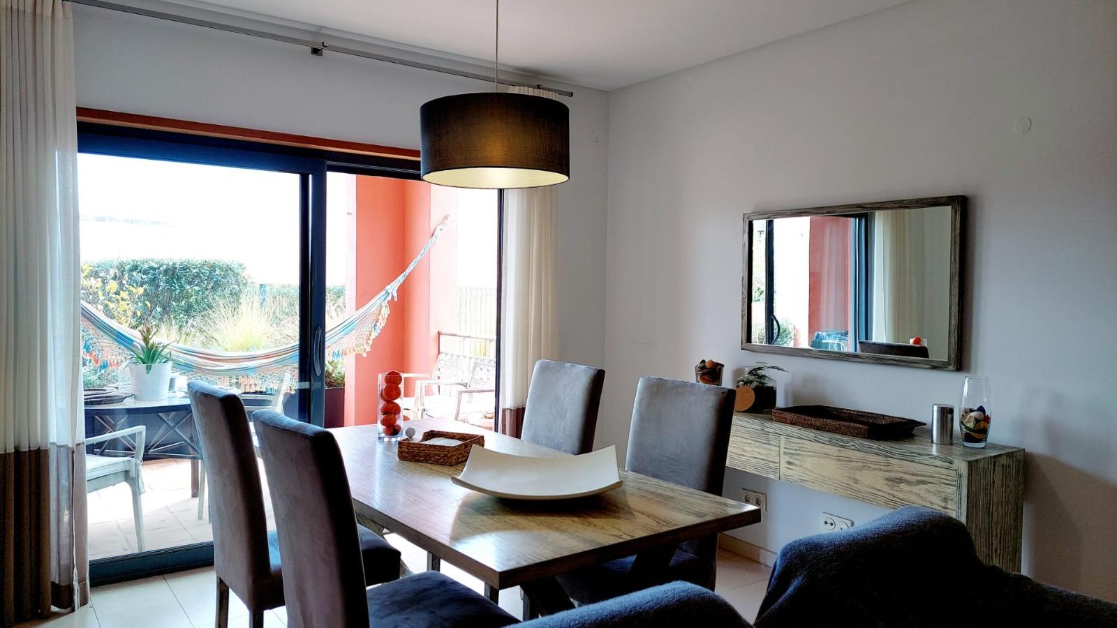 Elegante apartamento T2 com terraços em condomínio com piscina em Vilamoura