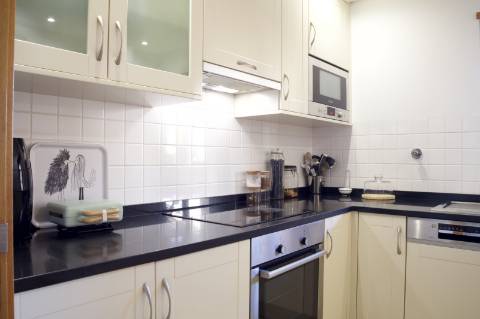 Elegante apartamento T2 com terraços em condomínio com piscina em Vilamoura