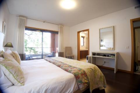 Elegante apartamento T2 com terraços em condomínio com piscina em Vilamoura