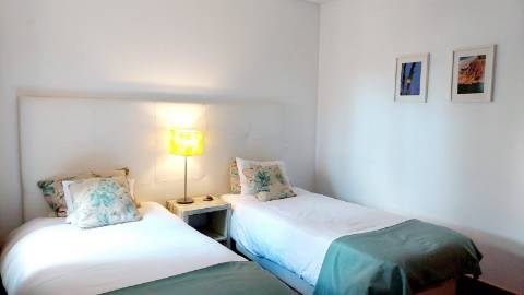 Elegante apartamento T2 com terraços em condomínio com piscina em Vilamoura