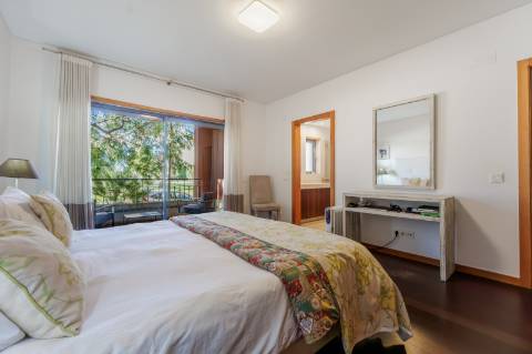 Elegante apartamento T2 com terraços em condomínio com piscina em Vilamoura