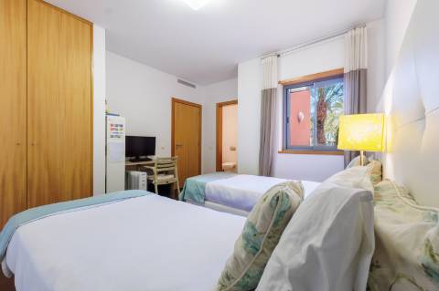 Elegante apartamento T2 com terraços em condomínio com piscina em Vilamoura