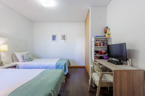 Elegante apartamento T2 com terraços em condomínio com piscina em Vilamoura