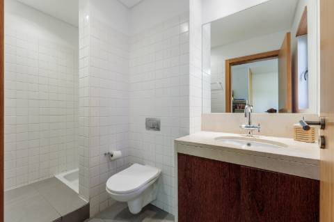 Elegante apartamento T2 com terraços em condomínio com piscina em Vilamoura