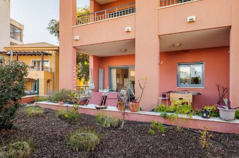 Elegante apartamento T2 com terraços em condomínio com piscina em Vilamoura