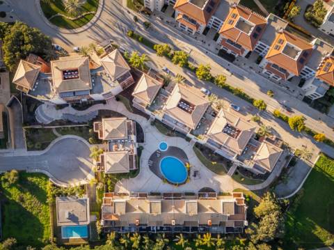 Elegante apartamento T2 com terraços em condomínio com piscina em Vilamoura