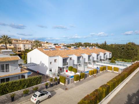 Espetacular moradia geminada V3 - Branqueira