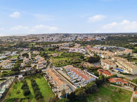 Espetacular moradia geminada V3 - Branqueira