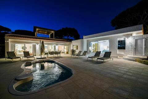 Moradia de charme V3, perto da praia e do golfe no prestigiado Triângulo Dourado, Fonte Santa - Quarteira
