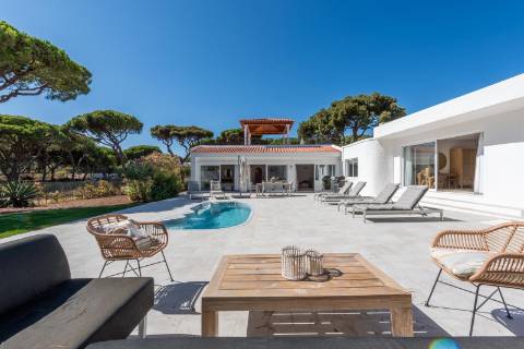 Moradia de charme V3, perto da praia e do golfe no prestigiado Triângulo Dourado, Fonte Santa - Quarteira

