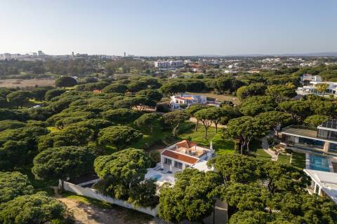 Moradia de charme V3, perto da praia e do golfe no prestigiado Triângulo Dourado, Fonte Santa - Quarteira
