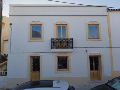 Casa geminada V5 em renovação - Armação de pera