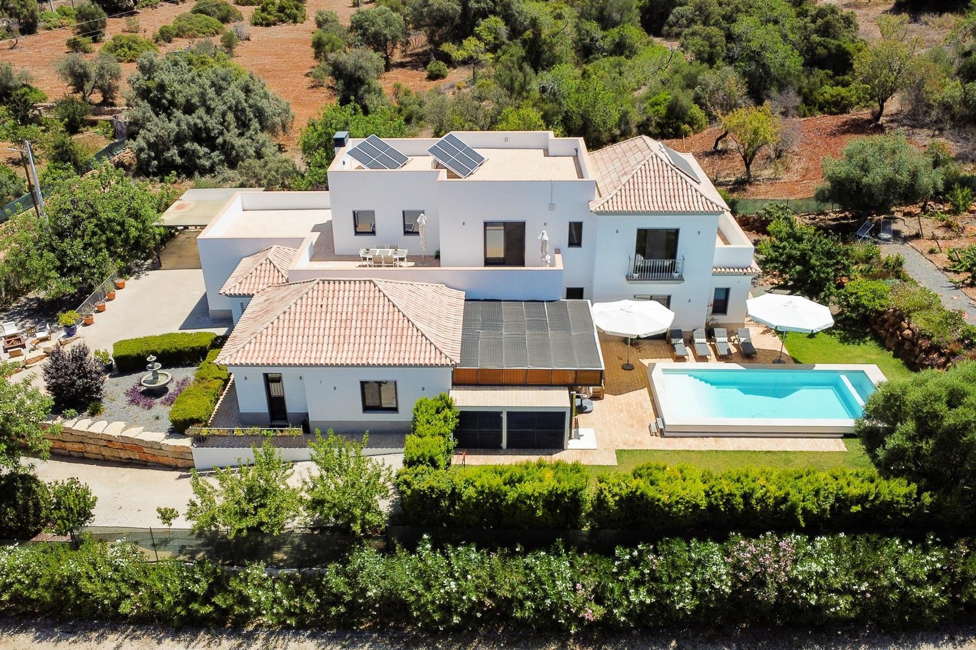 Magnífica Moradia Contemporânea com piscina, entre Loulé e Quinta do Lago