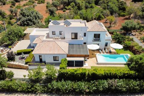 Magnífica Moradia Contemporânea com piscina, entre Loulé e Quinta do Lago