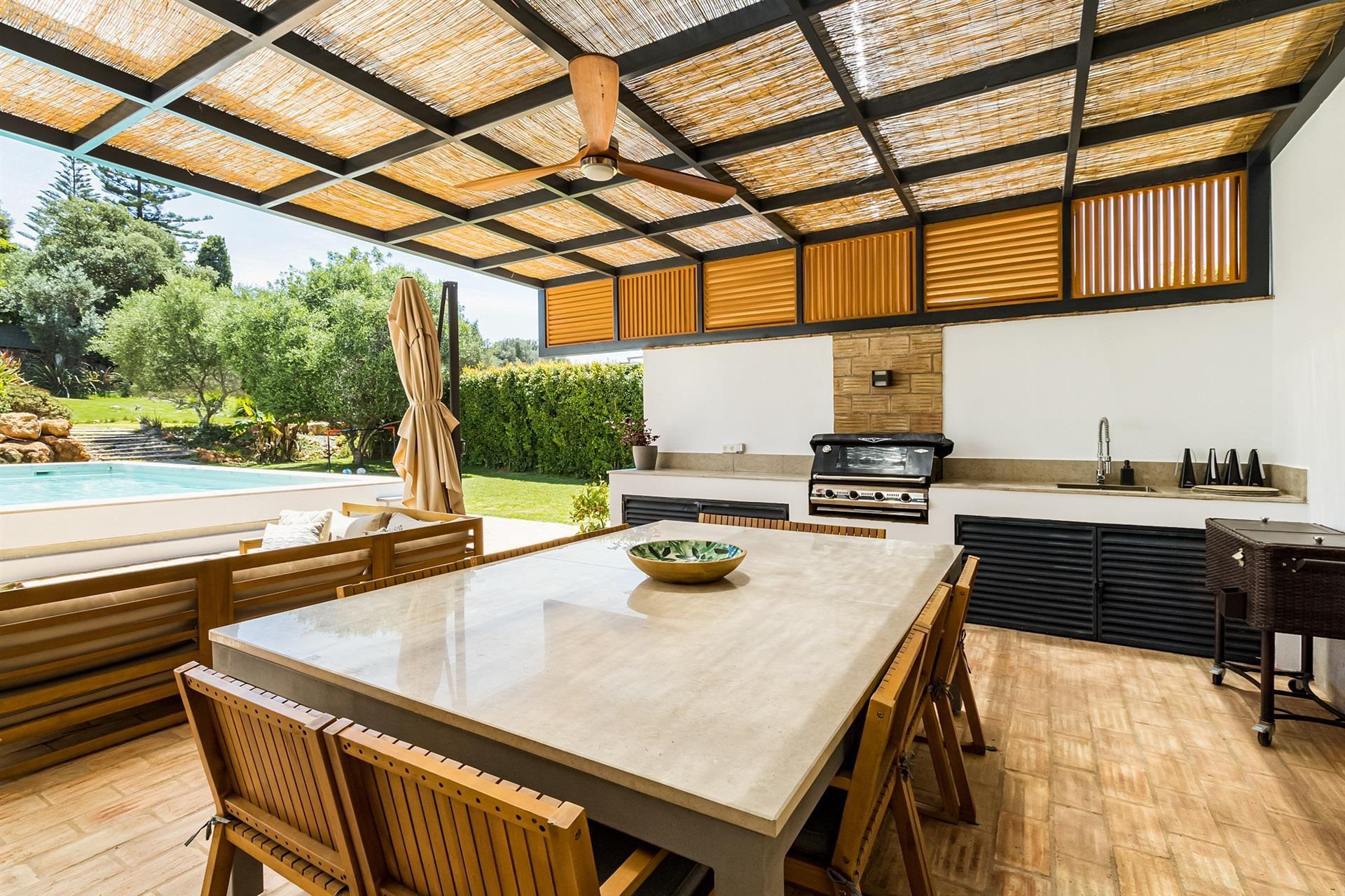 Magnífica Moradia Contemporânea com piscina, entre Loulé e Quinta do Lago