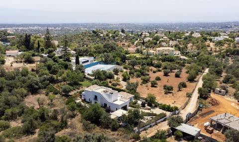 Magnífica Moradia Contemporânea com piscina, entre Loulé e Quinta do Lago