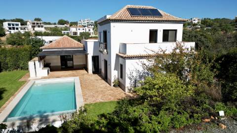 Magnífica Moradia Contemporânea com piscina, entre Loulé e Quinta do Lago