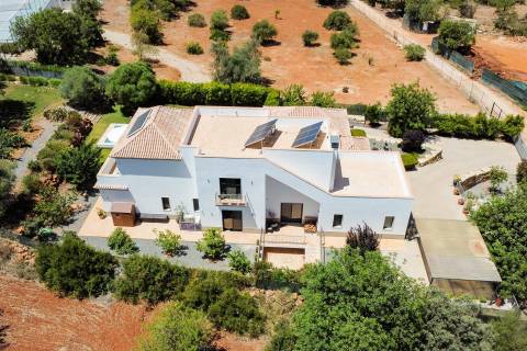 Magnífica Moradia Contemporânea com piscina, entre Loulé e Quinta do Lago