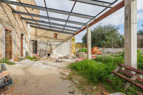 Casa antiga para recuperar