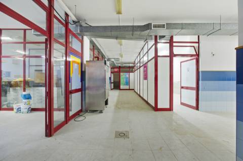 Oportunidade de investimento única a 2 minutos da praia - 17 frações comerciais