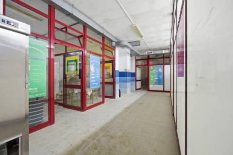 Oportunidade de investimento única a 2 minutos da praia - 17 frações comerciais