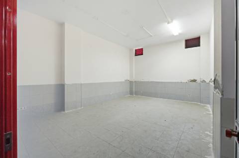 Oportunidade de investimento única a 2 minutos da praia - 17 frações comerciais