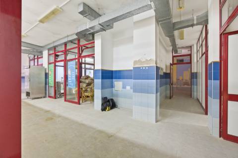 Oportunidade de investimento única a 2 minutos da praia - 17 frações comerciais