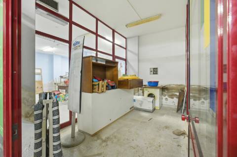 Oportunidade de investimento única a 2 minutos da praia - 17 frações comerciais