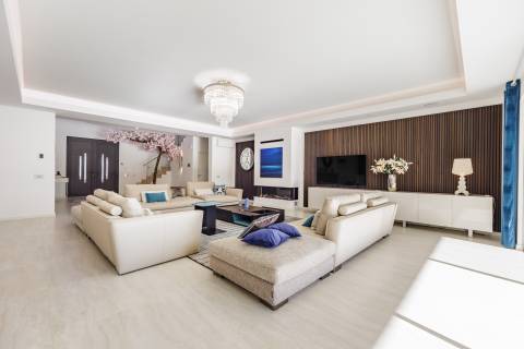 Moradia de exceção com piscina e vista para o golfe, num complexo prestigiado e seguro