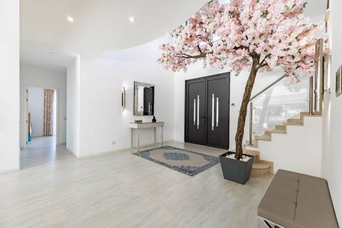 Moradia de exceção com piscina e vista para o golfe, num complexo prestigiado e seguro