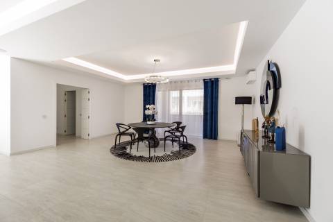 Moradia de exceção com piscina e vista para o golfe, num complexo prestigiado e seguro