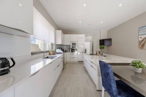 Moradia de exceção com piscina e vista para o golfe, num complexo prestigiado e seguro