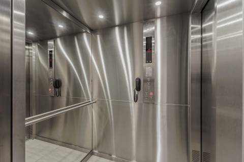 Moradia de exceção com piscina e vista para o golfe, num complexo prestigiado e seguro