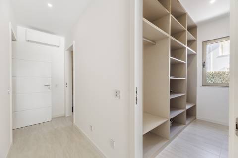 Moradia de exceção com piscina e vista para o golfe, num complexo prestigiado e seguro