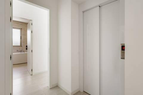 Moradia de exceção com piscina e vista para o golfe, num complexo prestigiado e seguro