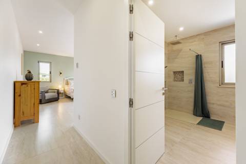 Moradia de exceção com piscina e vista para o golfe, num complexo prestigiado e seguro