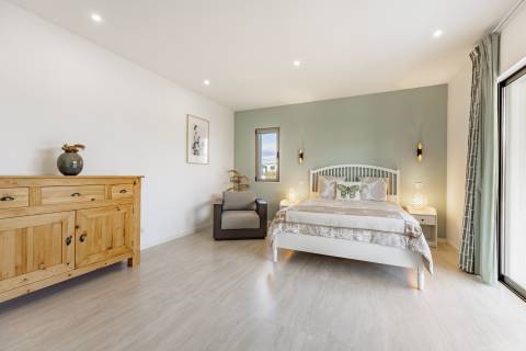 Moradia de exceção com piscina e vista para o golfe, num complexo prestigiado e seguro