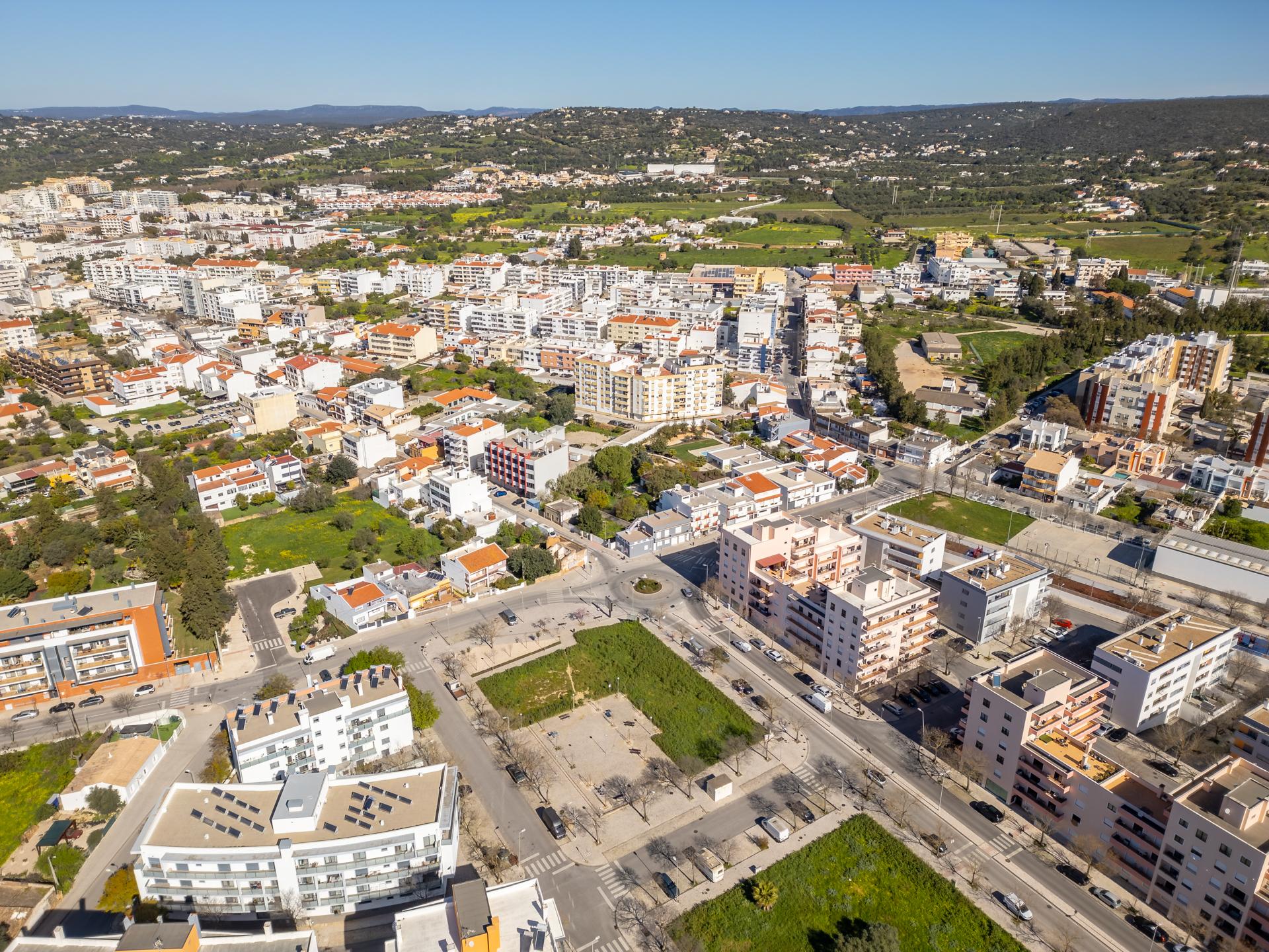 Terreno Urbano para Construção - Habitação Coletiva + Comércio, Loulé