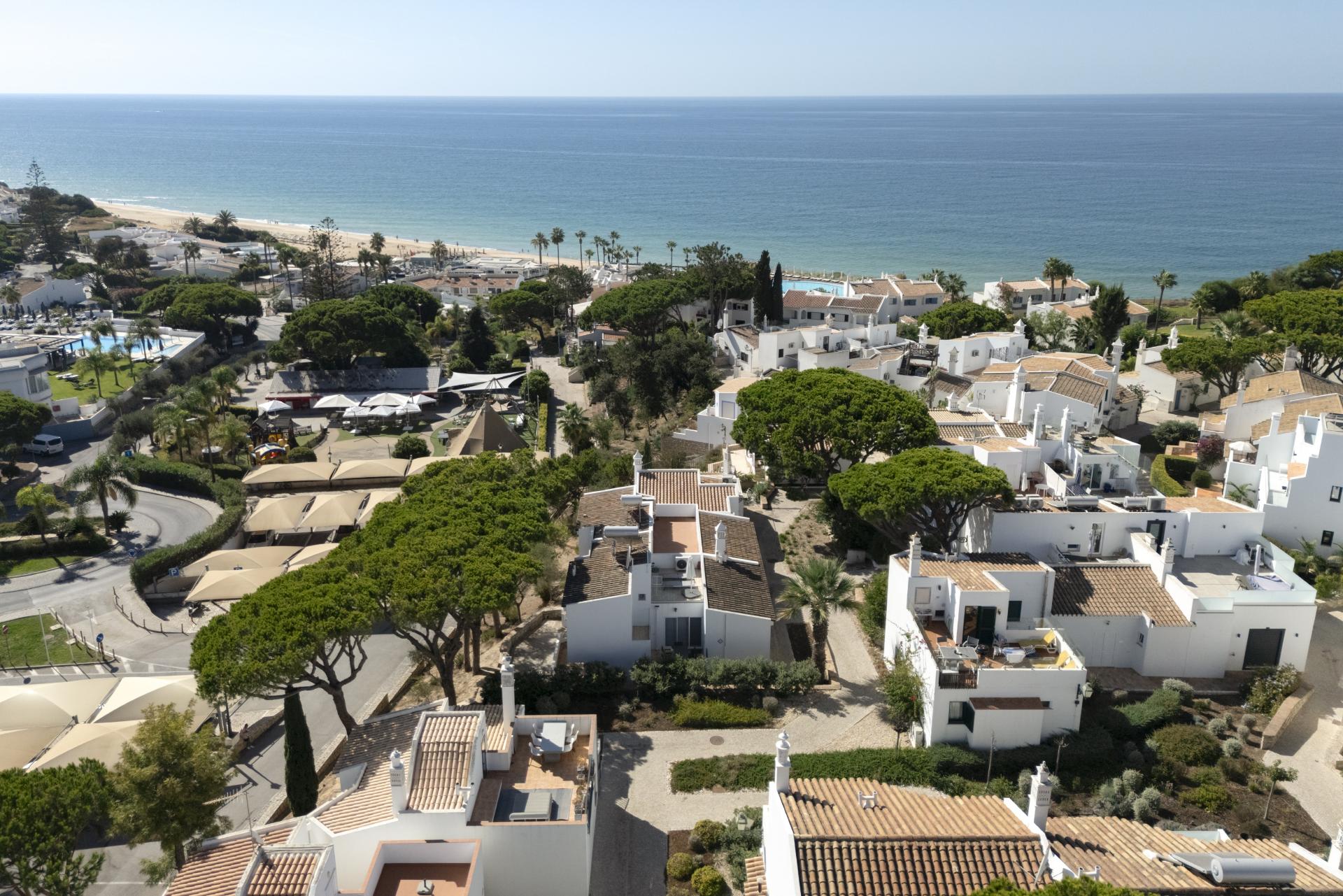 Fantástica Moradia T3 Renovada - A Apenas Minutos da Praia e Praça, Vale do Lobo