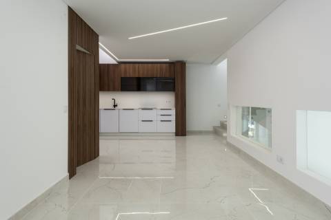 Fantástica Moradia T3 Renovada - A Apenas Minutos da Praia e Praça, Vale do Lobo