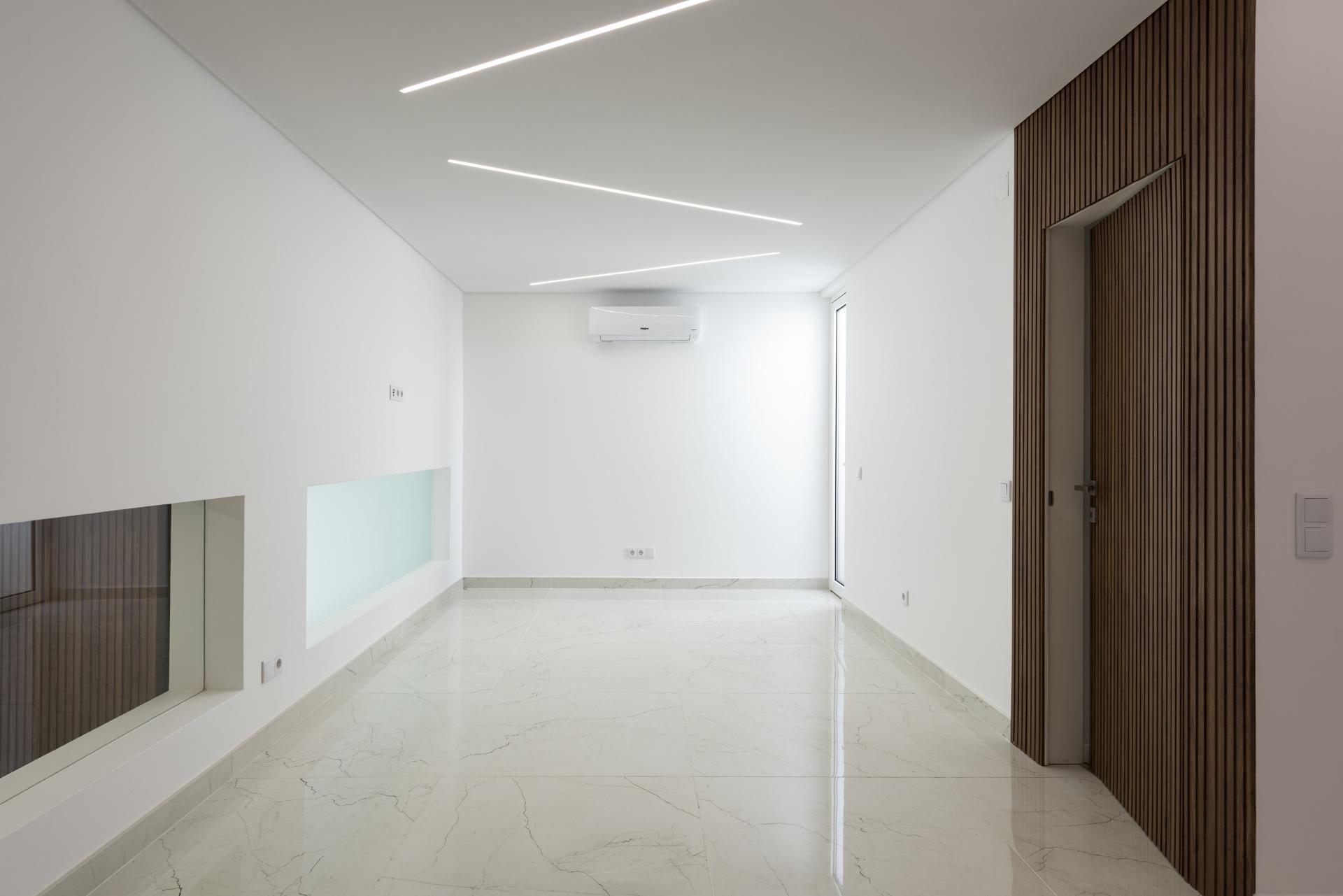 Fantástica Moradia T3 Renovada - A Apenas Minutos da Praia e Praça, Vale do Lobo