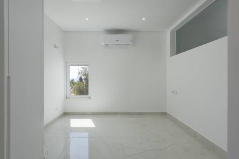 Fantástica Moradia T3 Renovada - A Apenas Minutos da Praia e Praça, Vale do Lobo