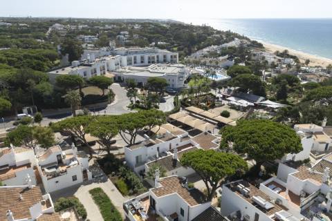 Fantástica Moradia T3 Renovada - A Apenas Minutos da Praia e Praça, Vale do Lobo