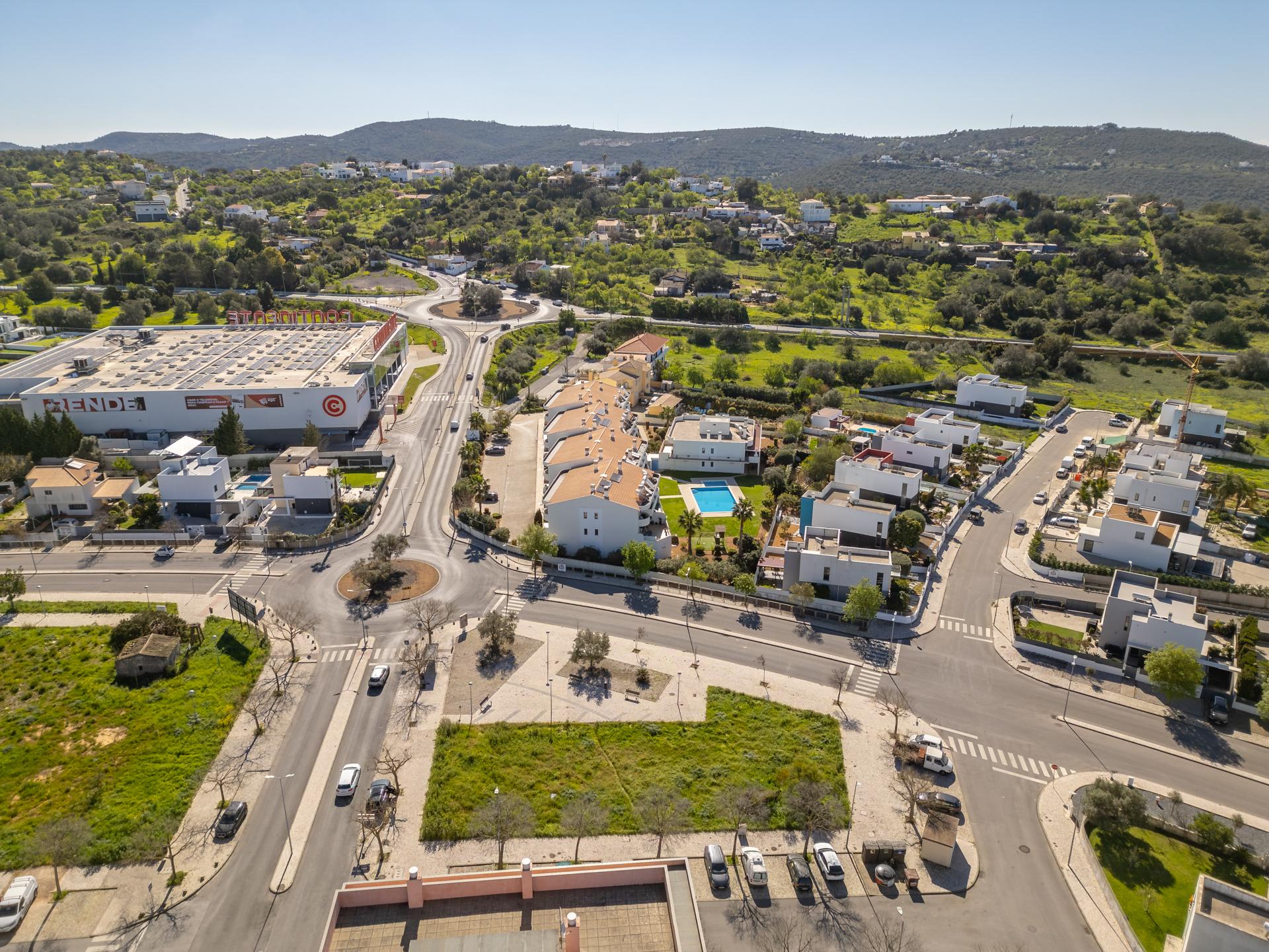 Terreno com projeto aprovado para construção de um prédio