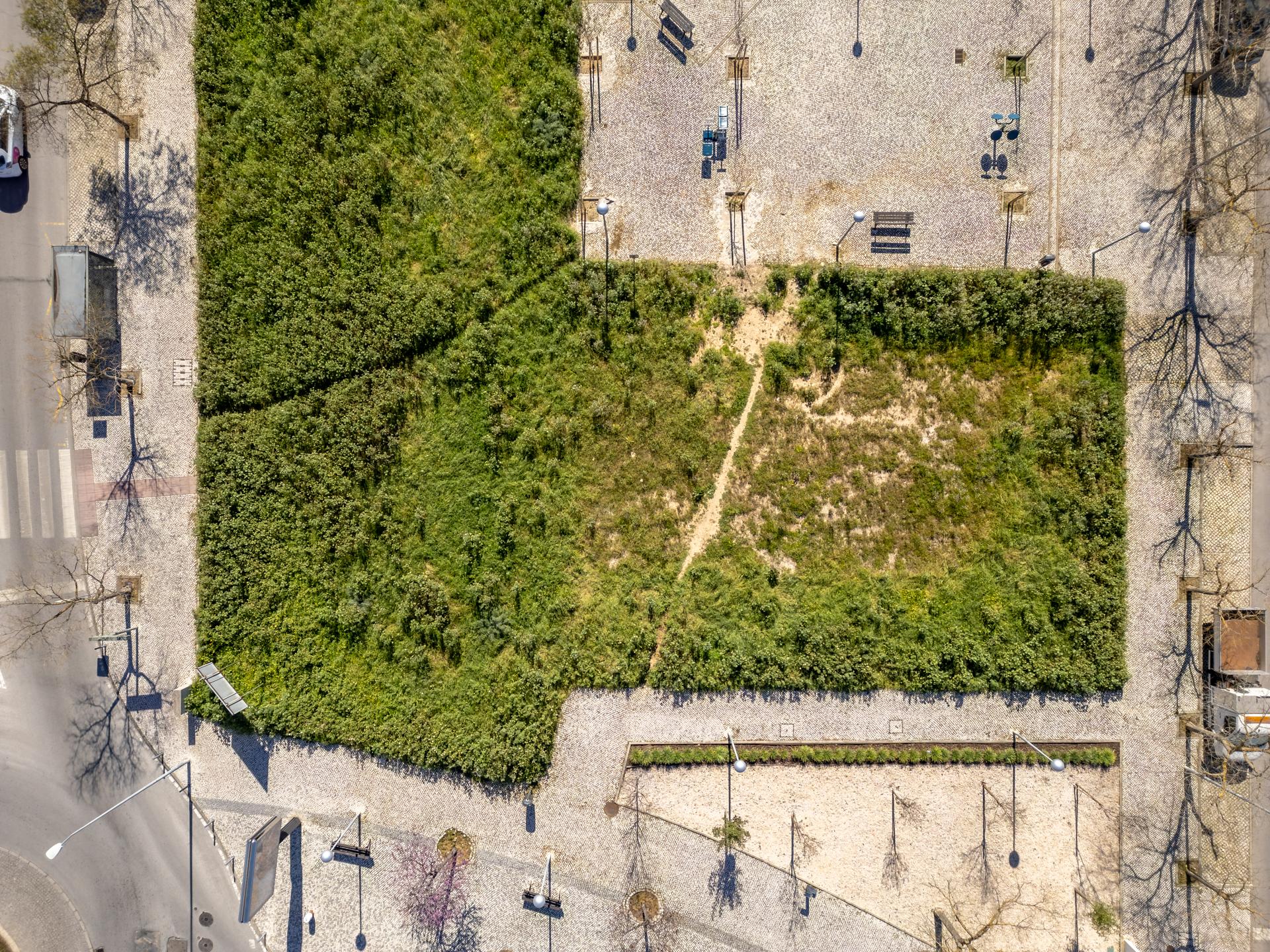 Terreno urbano para a construção de 23 apartamentos + espaço comercial