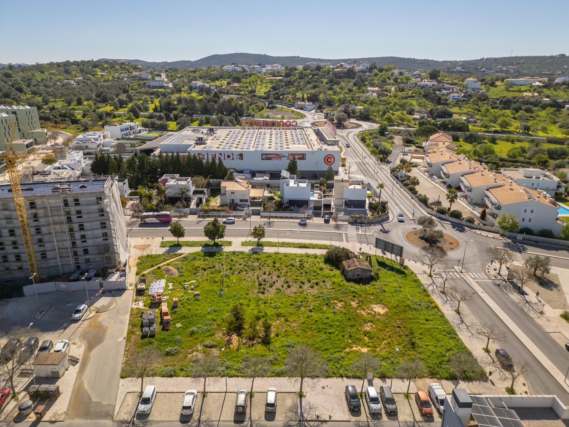 Terreno Urbano para Comércio ou Serviços - Loulé