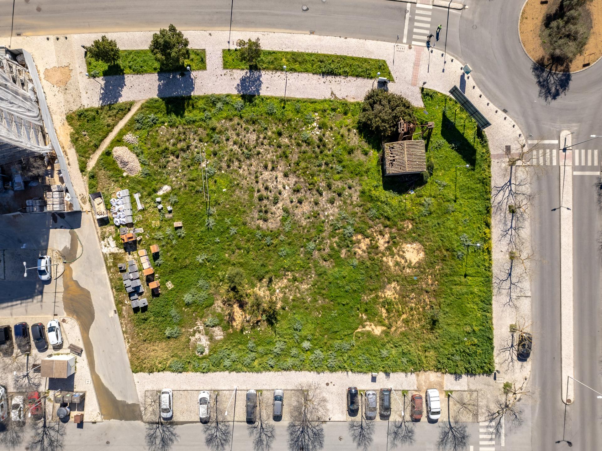 Terreno Urbano para Comércio ou Serviços - Loulé
