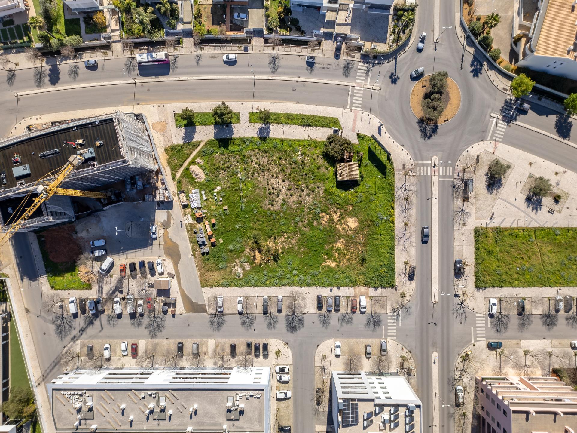 Terreno Urbano para Comércio ou Serviços - Loulé
