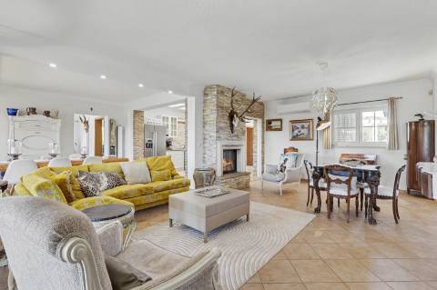 Moradia V5 de excelência com jardim amplo, piscina e ambiente privado