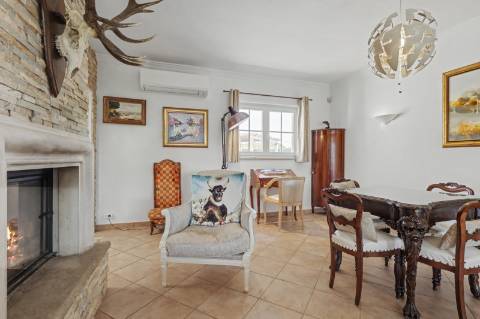 Moradia V5 de excelência com jardim amplo, piscina e ambiente privado